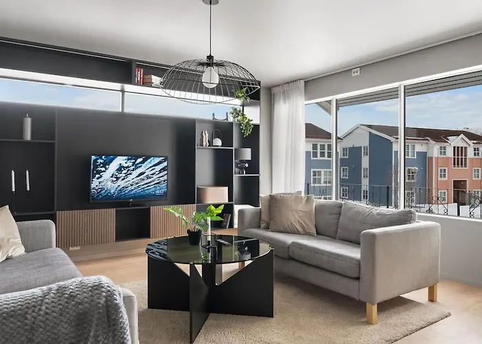 Stor Og Moderne Leilighet