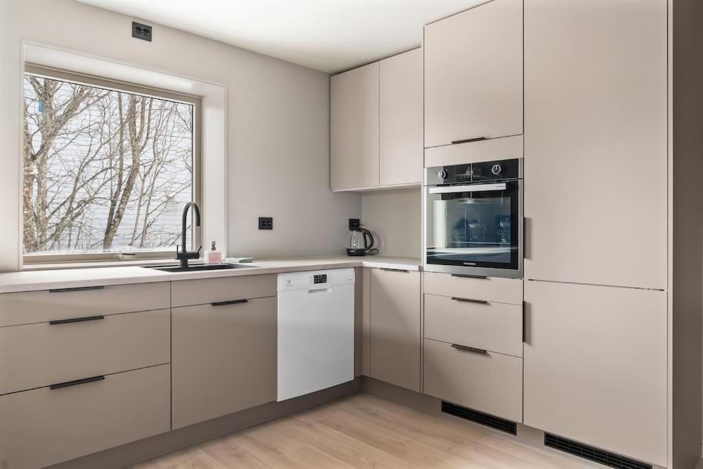 Stor Og Moderne Apartment Tromso