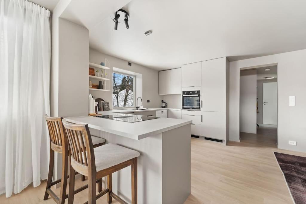 Apartment Stor Og Moderne *